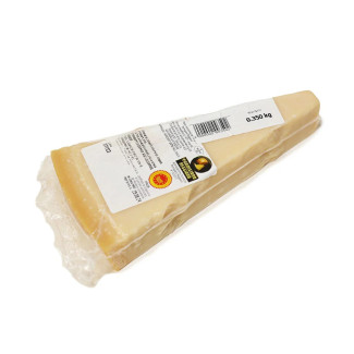 Parmigiano Reggiano DOP 300g vákum csomagolás / ár 1kg
